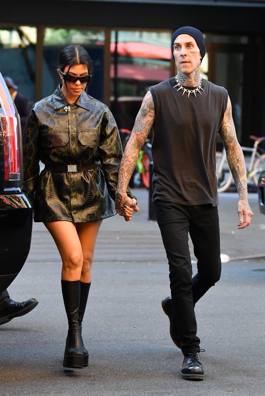 KOURTNEY KARDASHIAN and Travis Barker Arrives at Their Hotel in New York 10/14/2021