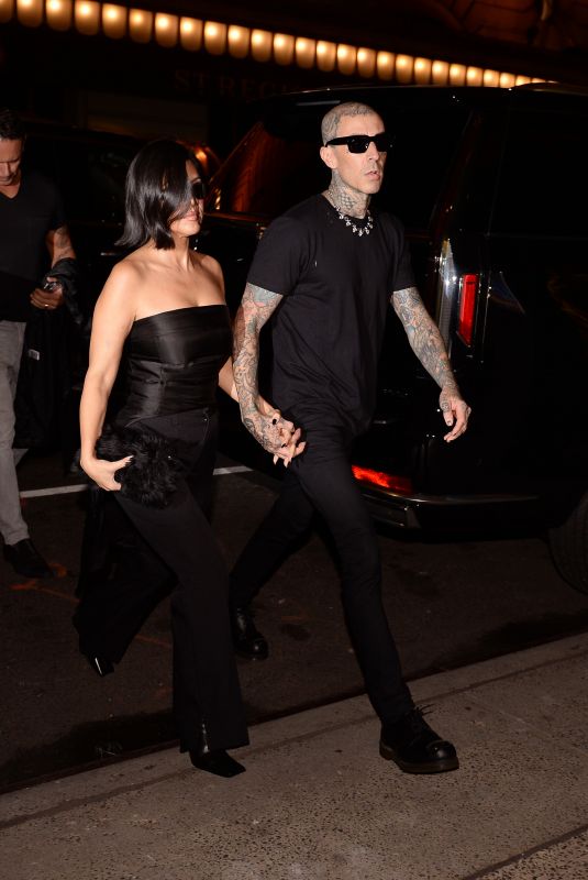 KOURTNEY KARDASHIAN and Travis Barker Out for Dinner in New York 10/15/2021