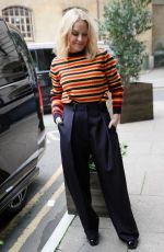 KYLIE MINOGUE Heading to The One Show in London 10/08/2021