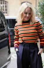 KYLIE MINOGUE Heading to The One Show in London 10/08/2021