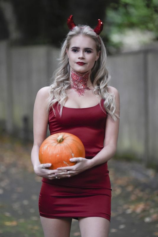 LILLY-SUE MCFADDEN Heading to a Halloween Party in Alderley Edge 10/28/2021
