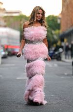 LIZZIE CUNDY Records Her Talk Radio Show in Chelsea 10/06/2021