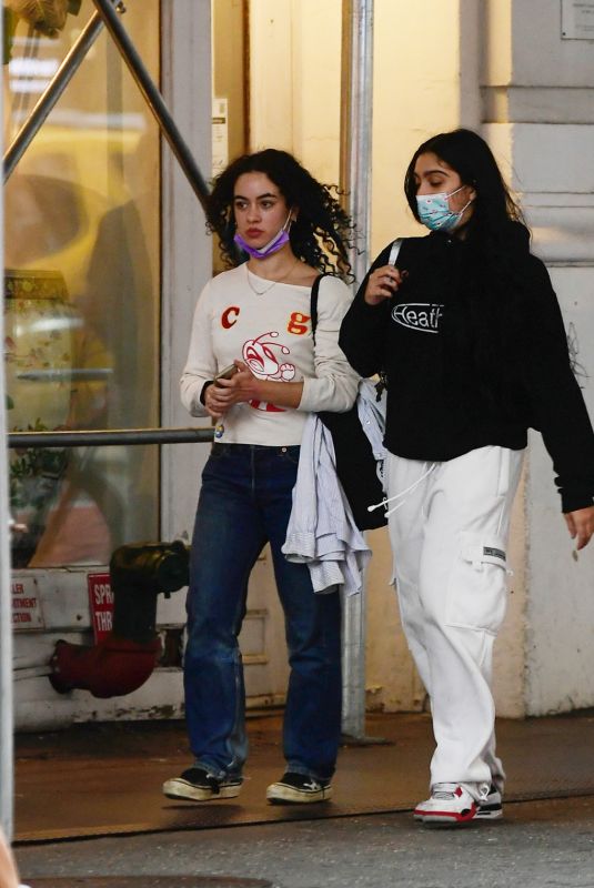 LOURDES LEON Meeting up with a Girlfriend in New York 10/07/2021