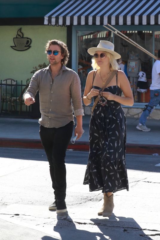 MALIN AKERMAN and Jack Donnelly Out for Lunch at Lil Dom’s in Los Feliz 10/29/2021