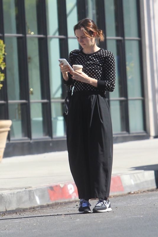 MAUDE APATOW Out Shopping on Melrose Place in West Hollywood 10/15/2021