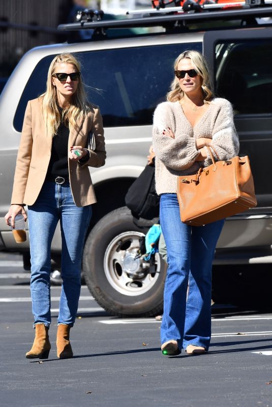 MOLLY SIMS Out with a Friend for Lunch at Brentwood Country Mart 10/26/2021