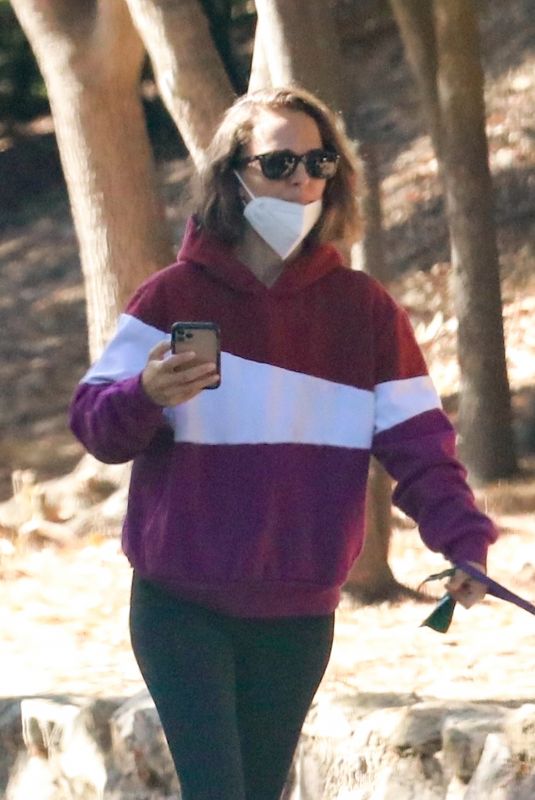 NATALIE PORTMAN Out Hiking in Los Angeles 10/19/2021