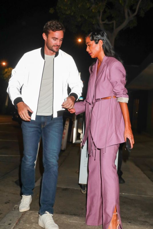 NICOLE SCHERZINGER and Thom Evans Arrives for Dinner at Craig