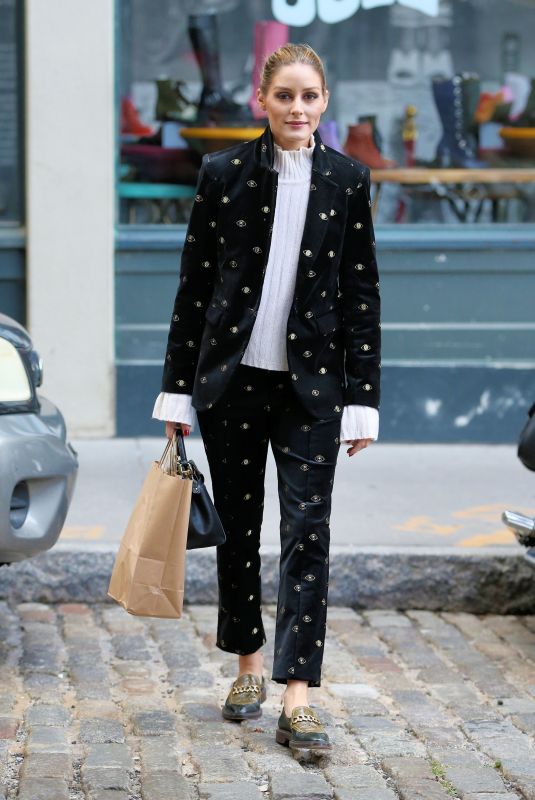 OLIVIA PALERMO Out Shopping in Dumbo in Brooklyn 10/27/2021
