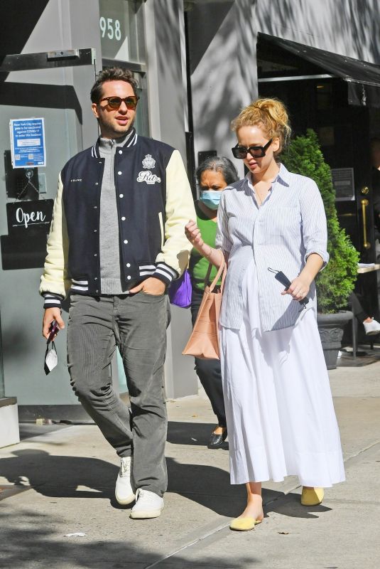 Pregnant JENNIFER LAWRENCE and Derek Blasberg Out for Lunch in New York 10/14/2021