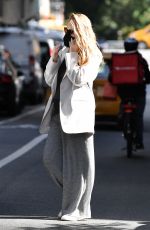 Pregnant JENNIFER LAWRENCE Out in New York 10/07/2021