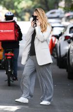 Pregnant JENNIFER LAWRENCE Out in New York 10/07/2021
