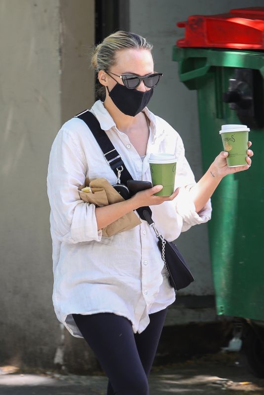 SAMANTHA JADE Out for Coffee in Sydney 10/18/2021