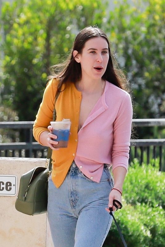 SCOUT WILLIS Out for Coffee with Friends in Silver Lake 10/24/2021