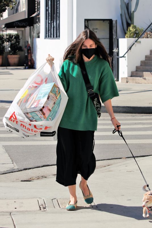 SCOUT WILLIS Shopping at Art Supply Store with Her Dog in Los Angeles 10/27/2021