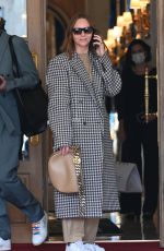 STELLA MCCARTNEY Leaves Ritz Hotel in Paris 10/04/2021