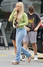 TAMMY HEMBROW Out Picks up Cakes in Gold Coast 10/29/2021