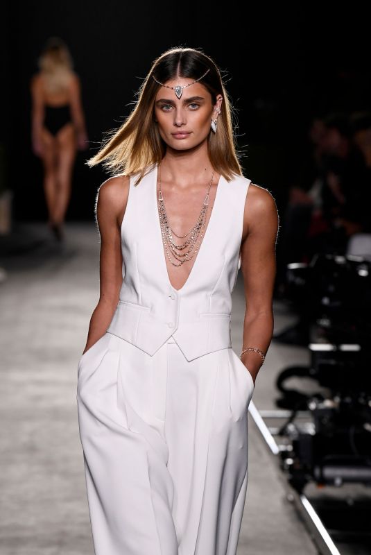 TAYLOR HILL at Kate Moss High Jewelry Show in Paris 10/03/2021