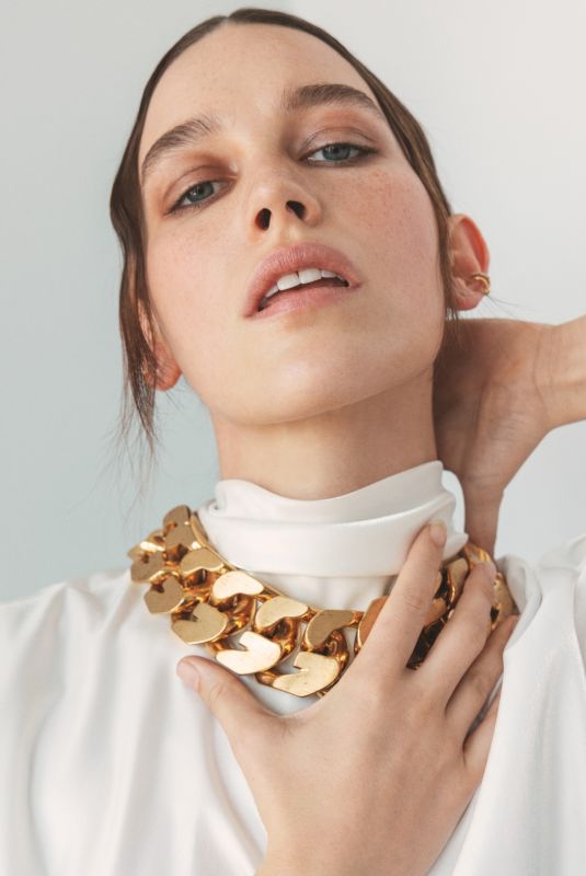 VICTORIA PEDRETTI for The Laterals Magazine, October 2021