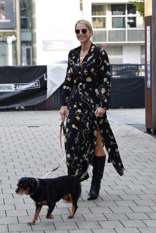 VOGUE WILLIAMS Out with Her Dog in Leeds 10/08/2021
