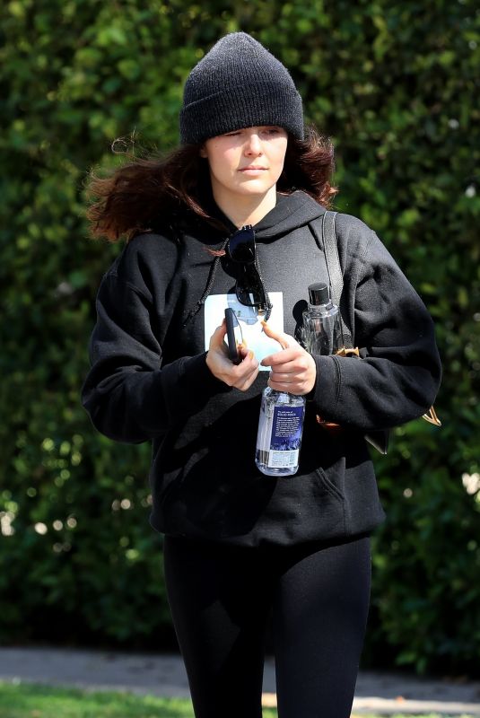 ZOEY DEUTCH Leaves Pilates Class in West Hollywood 10/26/2021