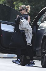 ADDISON RAE and Harry Jowsey Heading into Her Apartment in Beverly Hills 11/10/2021