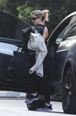 ADDISON RAE and Harry Jowsey Heading into Her Apartment in Beverly Hills 11/10/2021