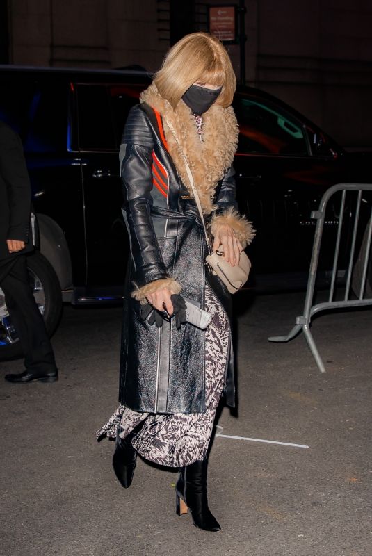 ANNA WINTOUR Arrives at Knicks vs Lakers Game in New York 11/23/2021