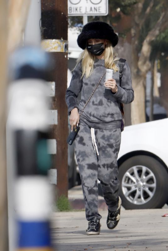ASHLEE SIMPSON Out and About in Los Angeles 11/19/2021