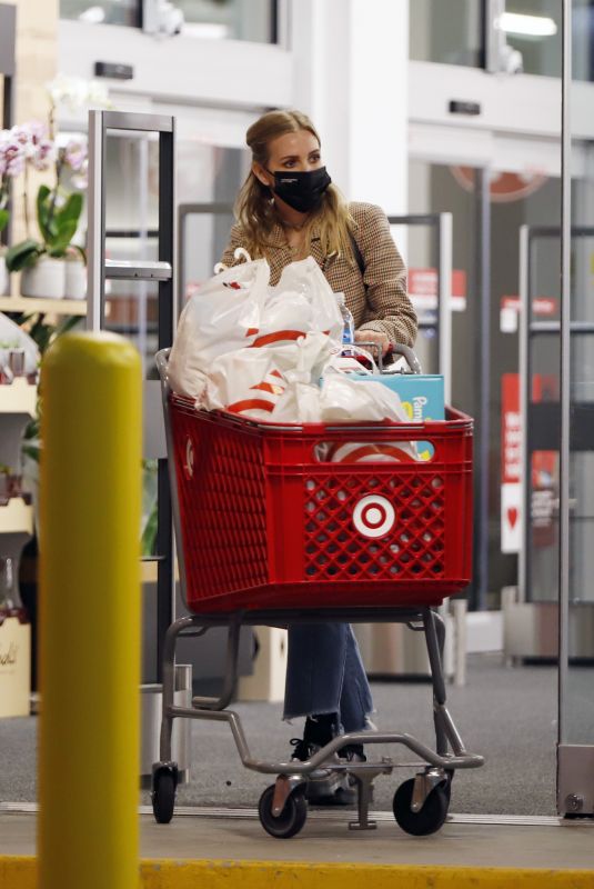 ASHLEE SIMPSON Shopping at Target in Los Angeles 11/23/2021