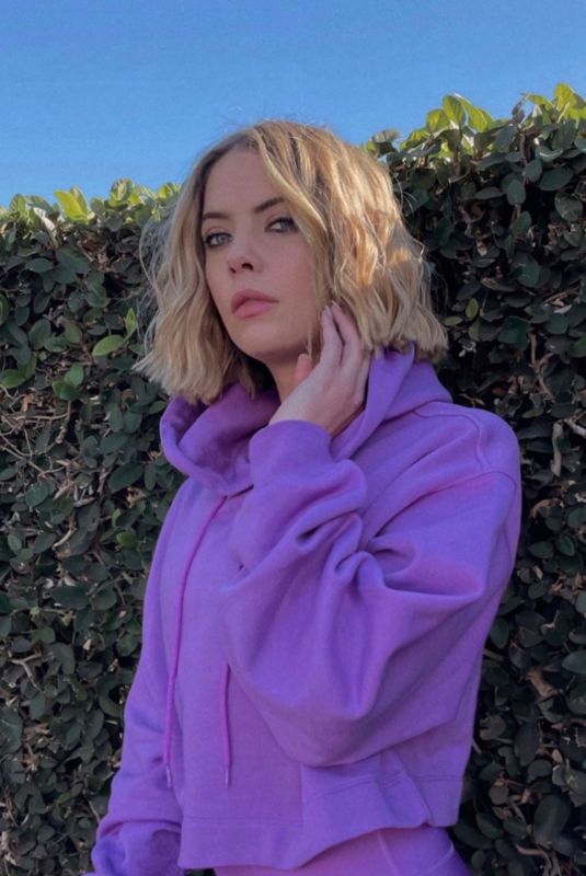 ASHLEY BENSON - Instagram Photos 11/26/2021