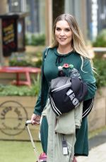 CANDICE BROWN Arrives at Steph