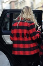 CHIARA FERRAGNI Out for Lunch in Milan 11/26/2021
