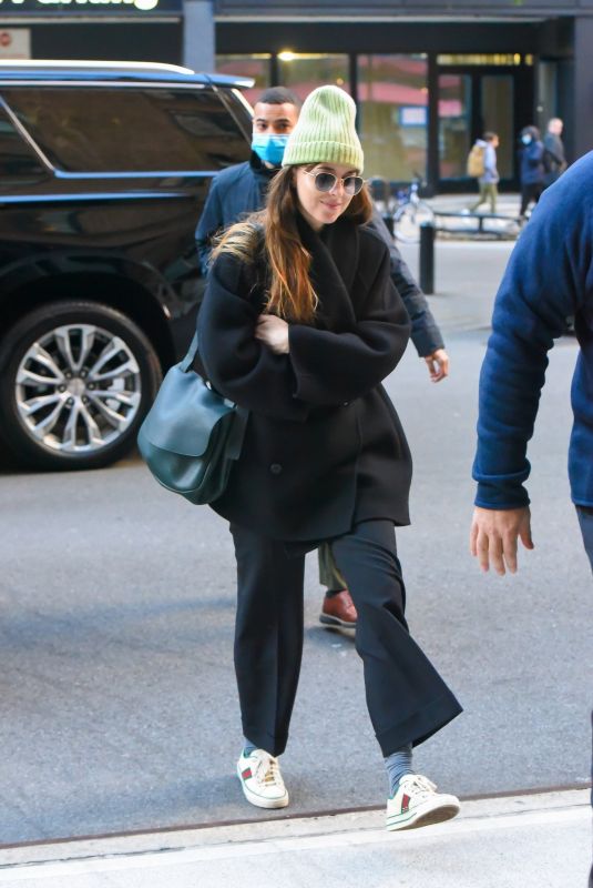 DAKOTA JOHNSON Arrives at Her Hotel in New York 11/29/2021