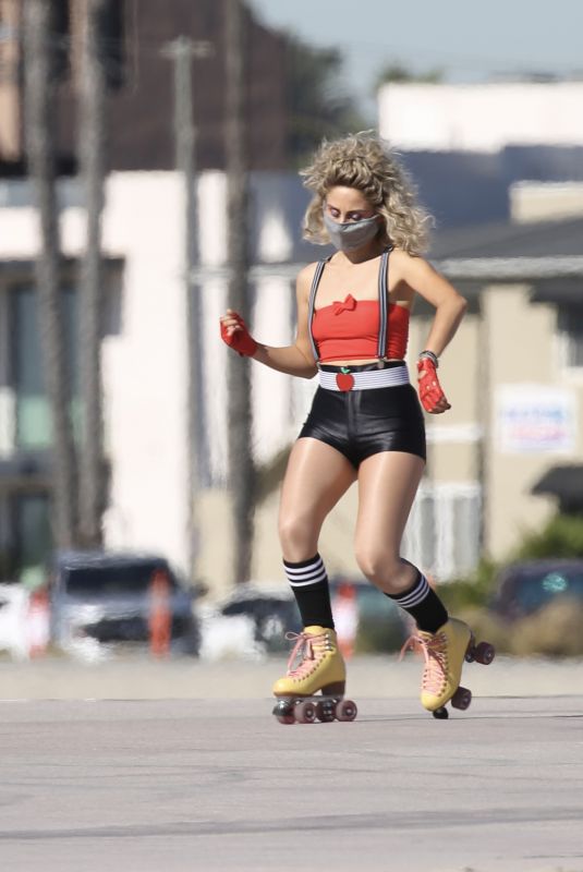 DELLA SABA Out Roller Skating in Los Angeles 11/12/2021
