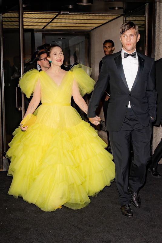 DREW BARRYMORE Leaves CFDA Awards in New York 11/10/2021