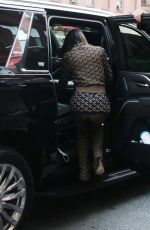 EMILY RATAJKOWSKI Leaves Her Apartment in New York 11/09/2021