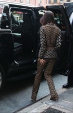 EMILY RATAJKOWSKI Leaves Her Apartment in New York 11/09/2021