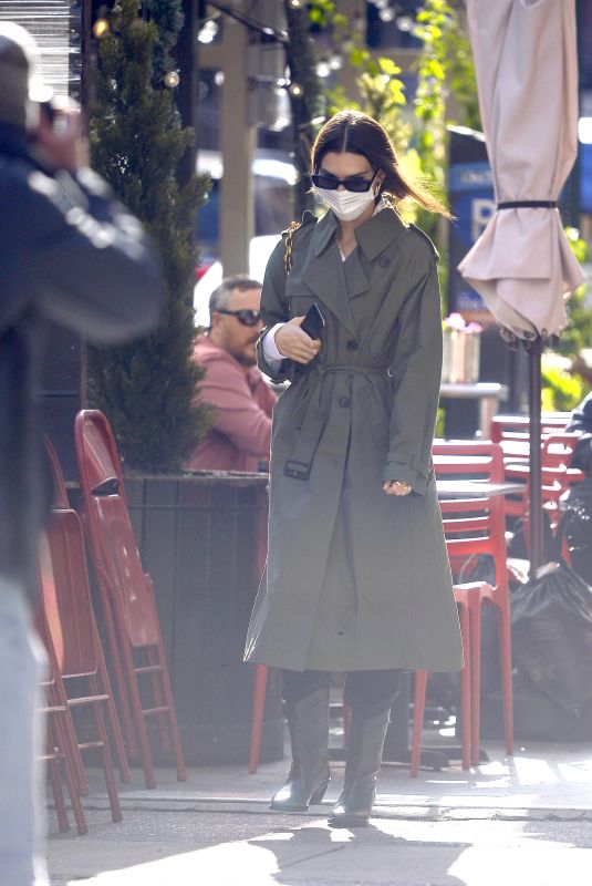 EMILY RATAJKOWSKI Out and About in New York 11/16/2021