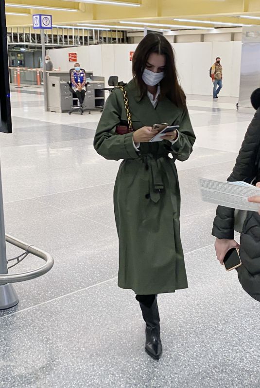 EMILY RATAJKOWSKI Out in Washington D.C. 11/16/2021