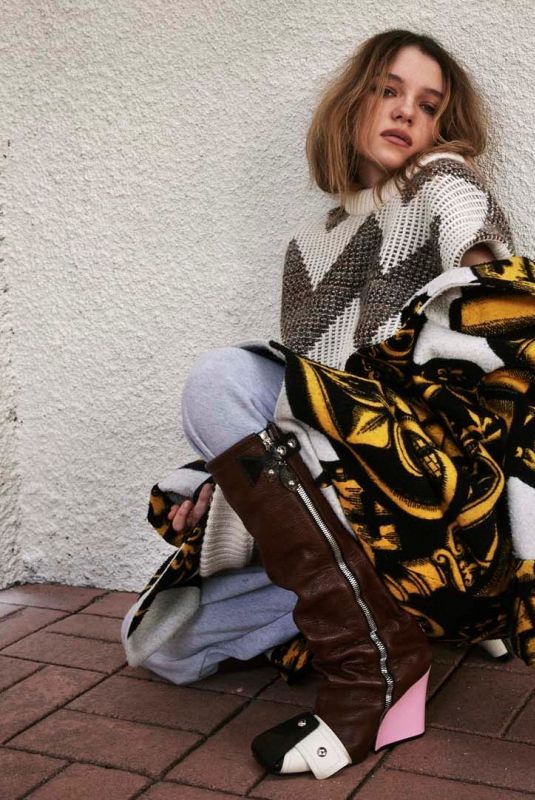 ESME CREED-MILLES for ContentMode Magazine, November 2021