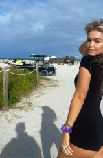 FAITH SCHRODER - Instagram Photos 11/25/2021