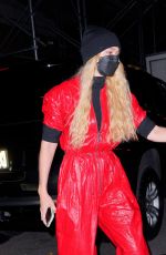 GIGI and BELLA HADID Out in New York 11/22/2021