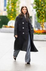 HAILEE STEINFELD Arrives at Siriusxm Studios in New York 11/22/2021