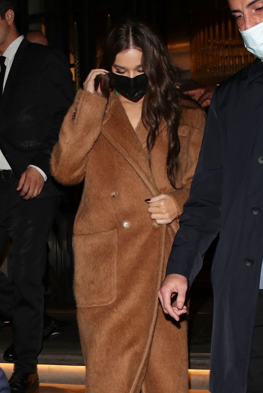 HAILEE STEINFELD Leaves Her Hotel in London 11/10/2021