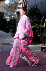 HAILEE STEINFELD Leaves Her Hotel in New York 11/23/2021