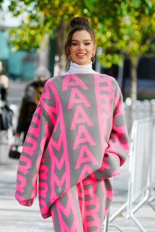 HAILEE STEINFELD Leaves Her Hotel in New York 11/23/2021