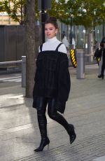 HAILEE STEINFELD Out and About in New York City | 23.11.2021 -