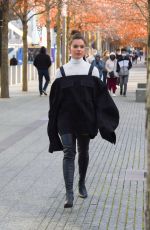 HAILEE STEINFELD Out and About in New York City | 23.11.2021 -