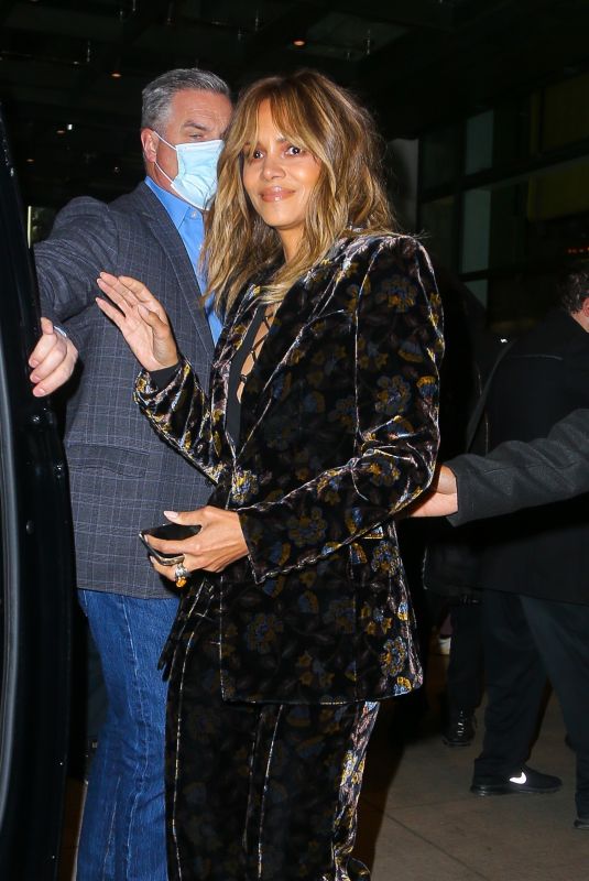 HALLE BERRY Leaves Her Hotel in New York 11/19/2021